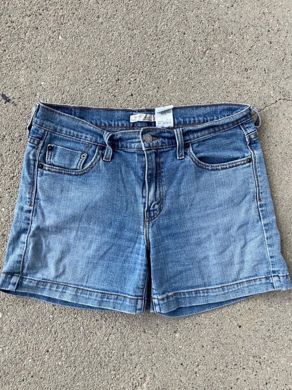 Vintage Levis 515 Denim Shorts Womens 8 Relaxed Y2K Red Tab Jean Festival Indie
